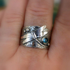 Vue Portée Bague Libéllule Style Vintage avec pierre bleue