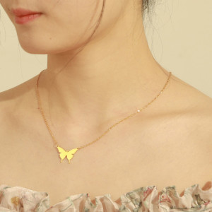 Vue Portée Collier Papillon Métamorphose Élégantec couleur Or
