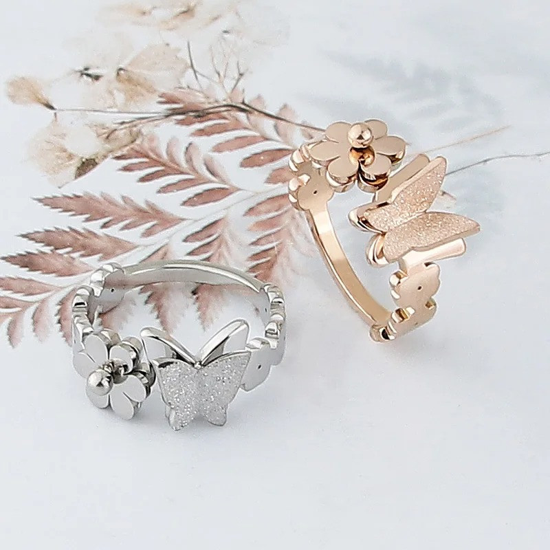 Cute Butterfly Ring 'Floral Sweetness' in Gold & Silver