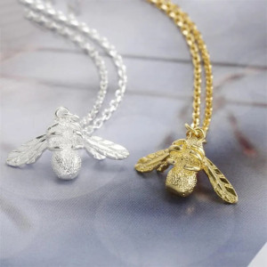 Elegant Bee Charm Bracelet | Gold & Silver | 1001Bees.com