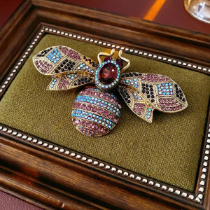 Bee Brooch “Antique Majesty” | Elegant Vintage Jewelry