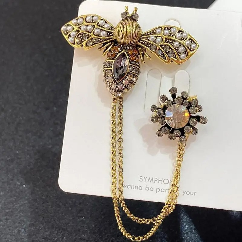 Broche Abeille Majestueuse avec Chaînettes | Bijou Unique