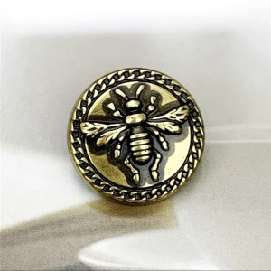 Cute Vintage Bee Buttons for Sewing | Set of 10 | 2 Colors