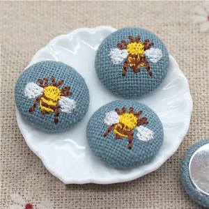 Embroidered Bee Buttons "Rustic Charm" - 17mm - Set of 10