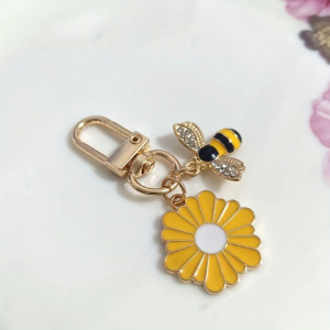 Cute Daisy & Bee Keychain | Gold Bee Jewelry Gift for Women