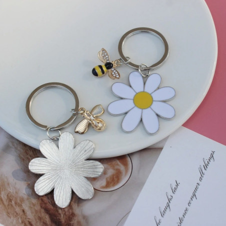 Cute Bee & Daisy Keychain | Gold Bee Jewelry Gift for Women