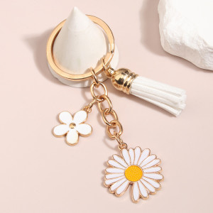 Elegant Daisy Keychain | Cute Floral Charm & Gift Idea