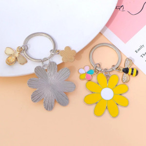 Cute "Enchanted Daisy" Bee Keychain | Unique Gift for Her