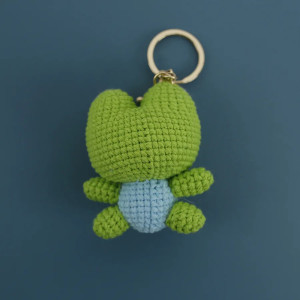 Elegant Crochet Frog Keychain – Handmade Cute Gift