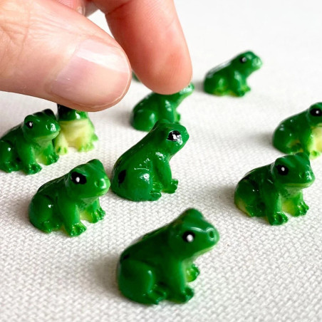 Cute Miniature Resin Frogs - Set of 5 or 10 Pieces!