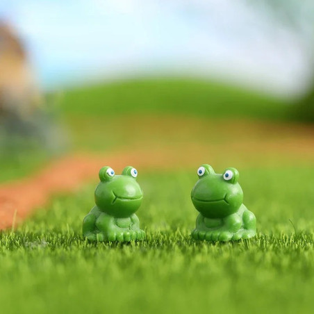 Cute Mini Green Resin Frogs - Set of 50 or 100 Pieces!