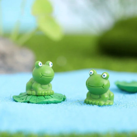 Cute Mini Resin Frogs – Set of 50/100 for DIY & Garden Decor