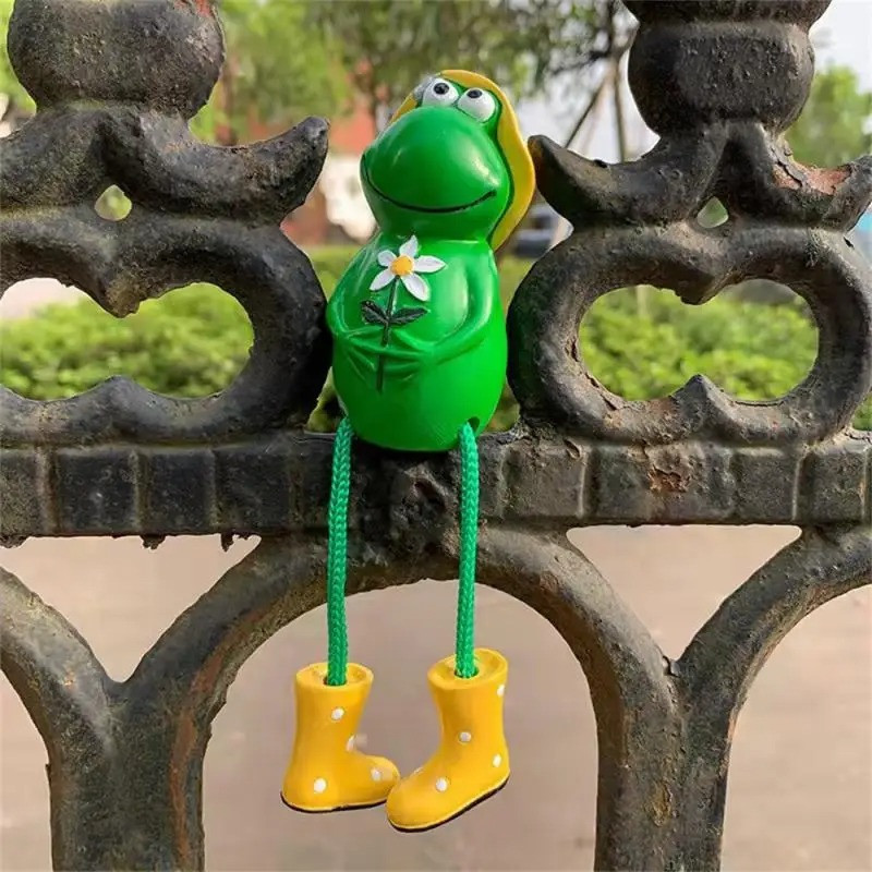Funny Hanging Frog Statues for Garden Decor - Unique Gift