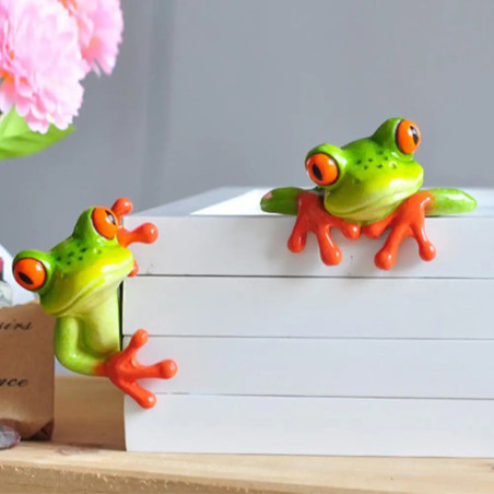 3D Climbing Frog Resin Figurine – Cute Wall & Garden Decor