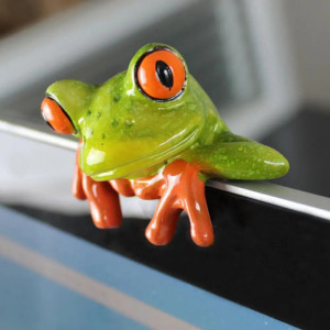 3D Climbing Frog Resin Figurine – Cute Wall & Garden Decor