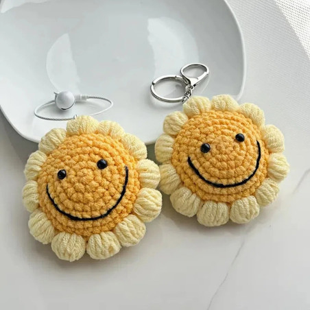 Handmade Smiling Sun Crochet Keychain – Cute Nature Gift