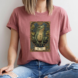 Cute Mystic Frog Tarot Card T-Shirt | Witchy Aesthetic
