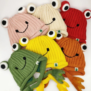 "Curious Smile" Frog Beanie – 6 Colors – Kids Winter Hat