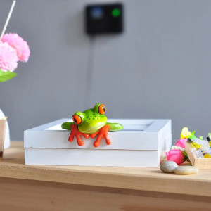 Playful 3D Resin Frog Figurine | Cute Tropical Home Decor