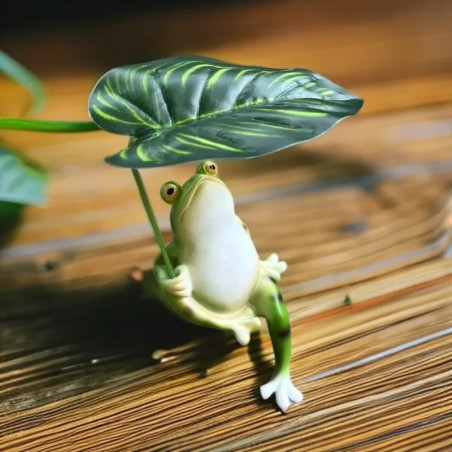 Frog with Leaf Umbrella Statue – Cute Zen Garden Decor