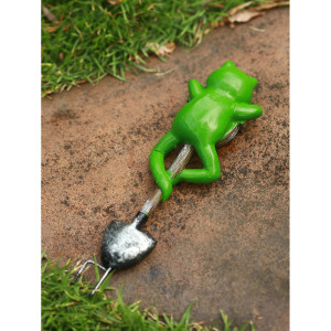 Funny Frog on Shovel Statue | Cute Garden & Yard Decor Gift