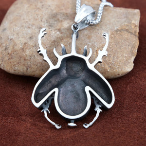 Steampunk Scarab Pendant in Steel – Symbolic Mechanical Jewelry