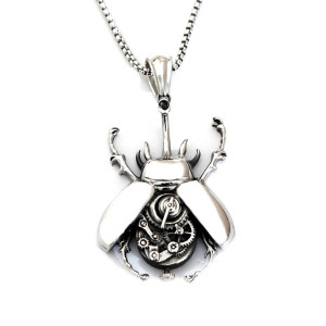 Steampunk Scarab Pendant in Steel – Symbolic Mechanical Jewelry