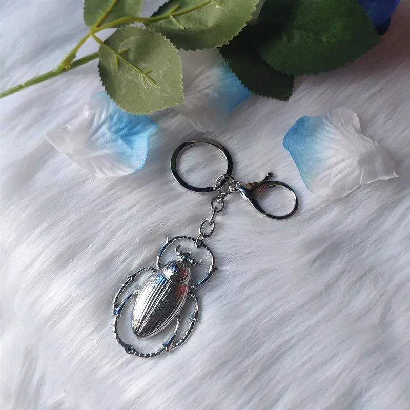 Gold Scarab Keychain – Chrome Elegance & Lucky Charm Symbol