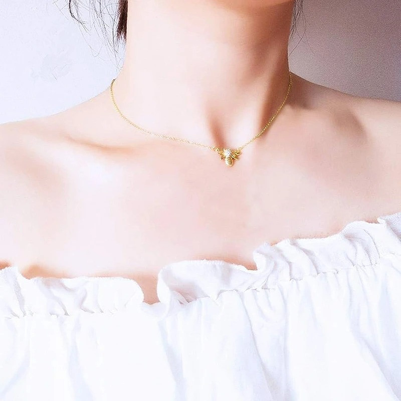 Radiant Queen Bee Necklace - Elegant & Minimalist Gold Jewelry