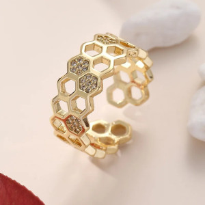 Golden Honeycomb Beehive Ring: A Unique Gift for Bee Lovers