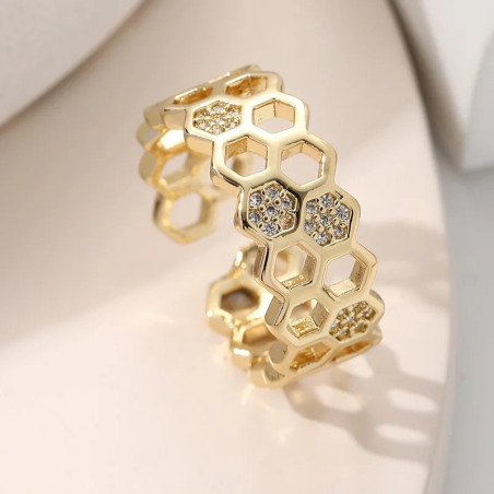 Golden Honeycomb Beehive Ring: A Unique Gift for Bee Lovers
