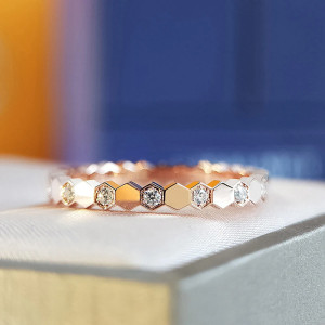 Sparkling Honeycomb Bee Ring: Rose Gold Crystal Jewelry