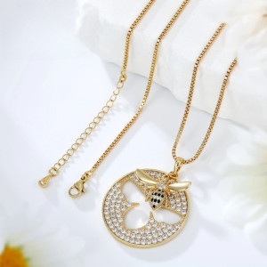 Honeycomb Glow Bee Necklace - Cute & Modern Bee Jewelry Gift