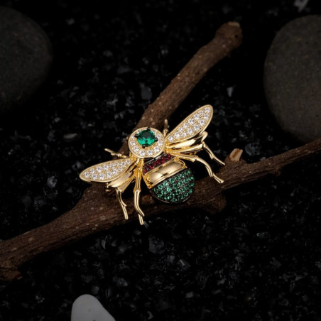 Front view of Emerald Treasure Bee Brooch 925 Sterling Silver