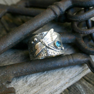 Vue du dessus de la Bague Libellule Vintage Strass Bleu Et Libéllule Sculptée